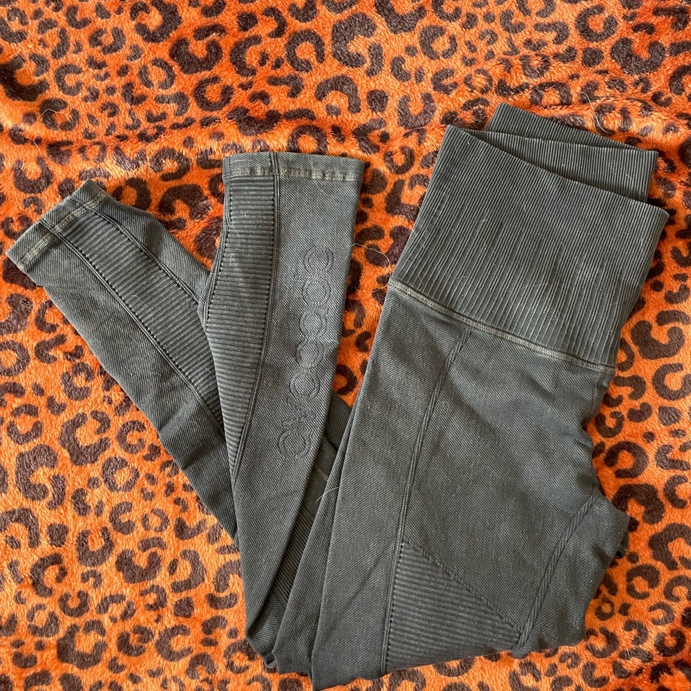 AVOCADO leggings. Size M/L